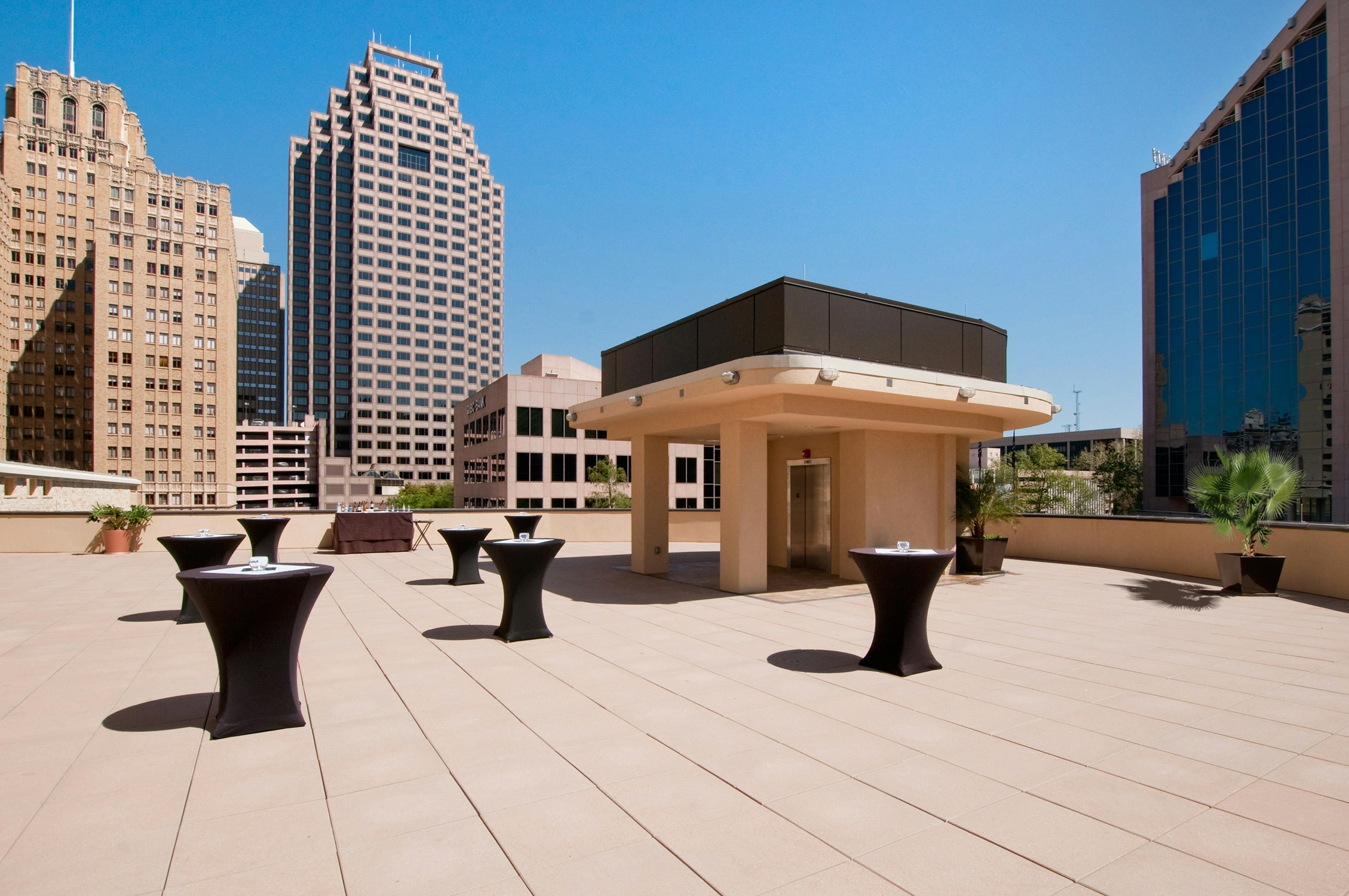 Embassy Suites By Hilton San Antonio Riverwalk Downtown 70/70