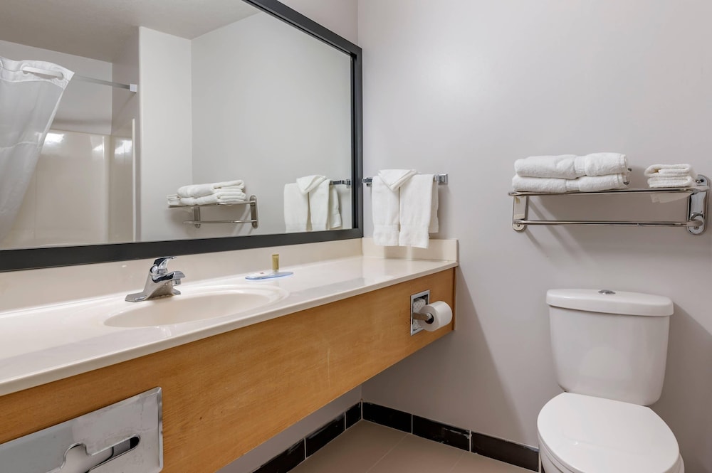 Clarion Pointe Indianapolis Airport 64/64