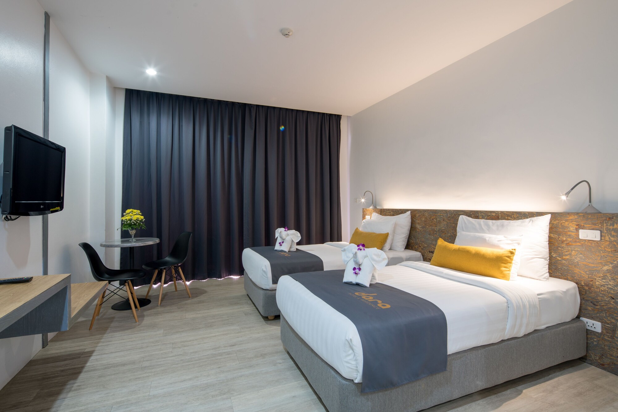 SUPERIOR, TWIN BEDS, BALCONY