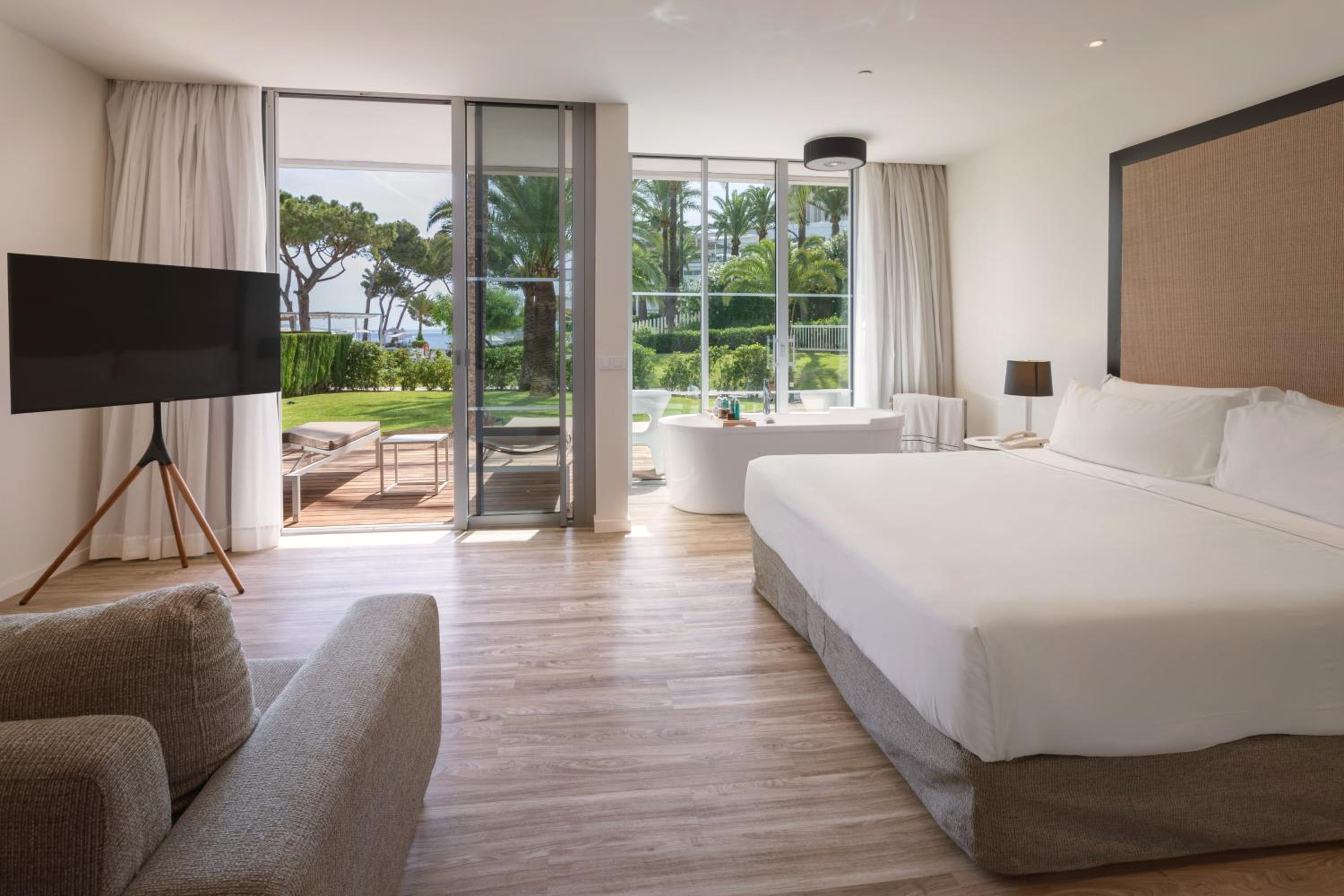 The Level, Garden, Suite