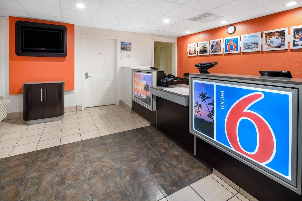 Motel6 Ventura, CA - South 14/61