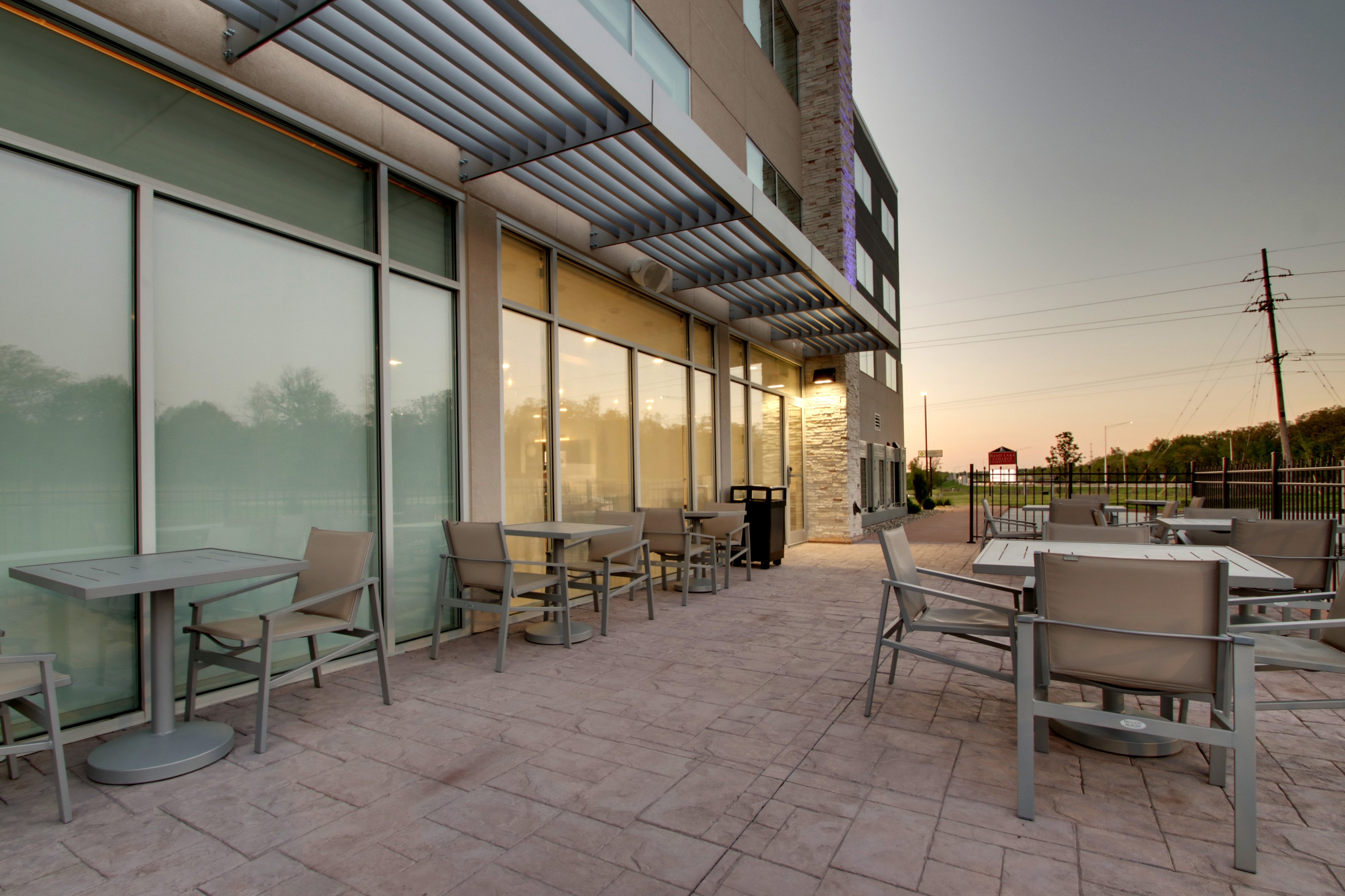 Holiday Inn Express Suites Mount Vernon 43/57
