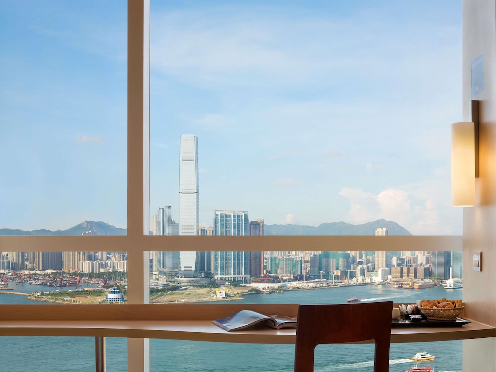Ibis Hong Kong Central & Sheung Wan Hotel 60/65