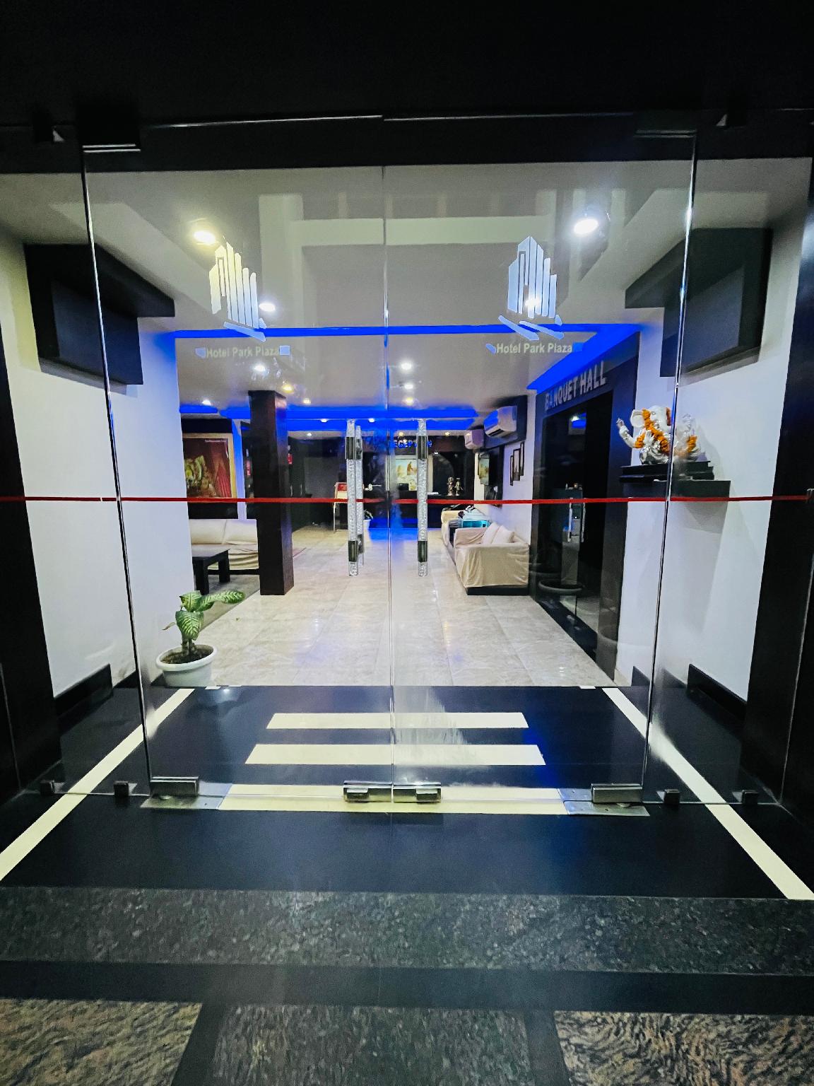 Oyo Rooms Mall Road Cantonment 41/46
