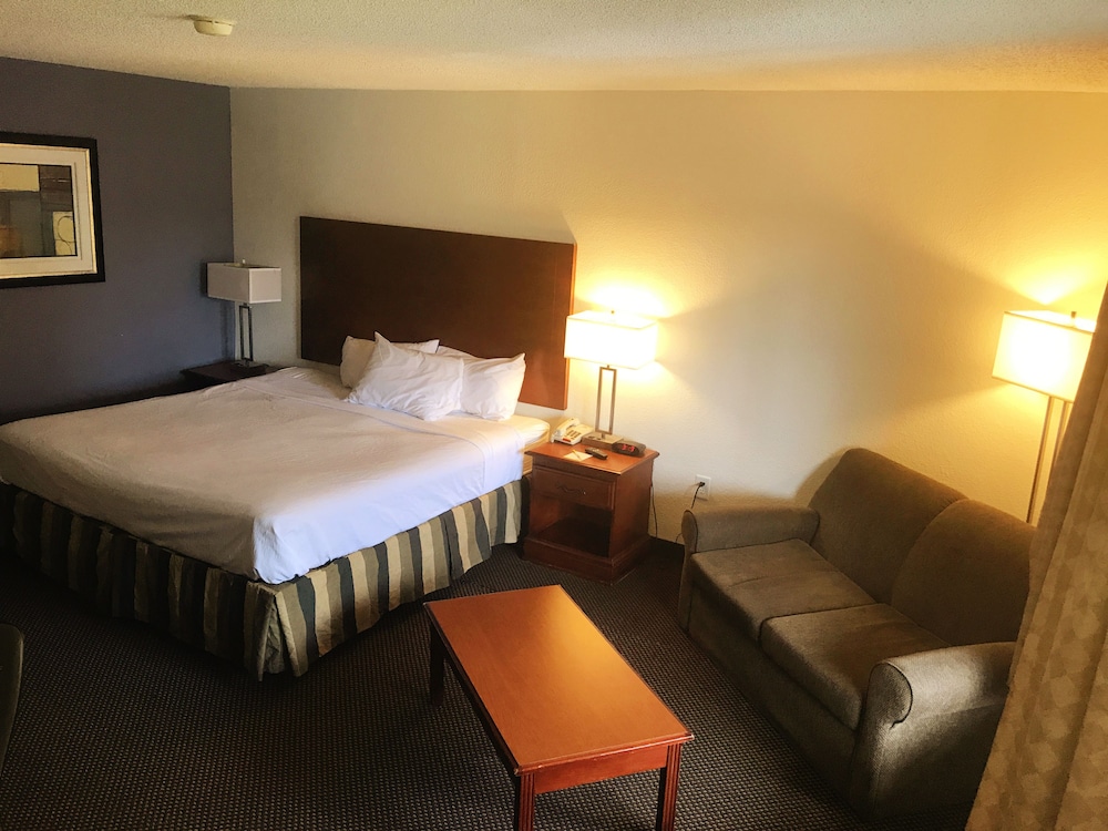 Days Inn & Suites by Wyndham Mobile 11/38