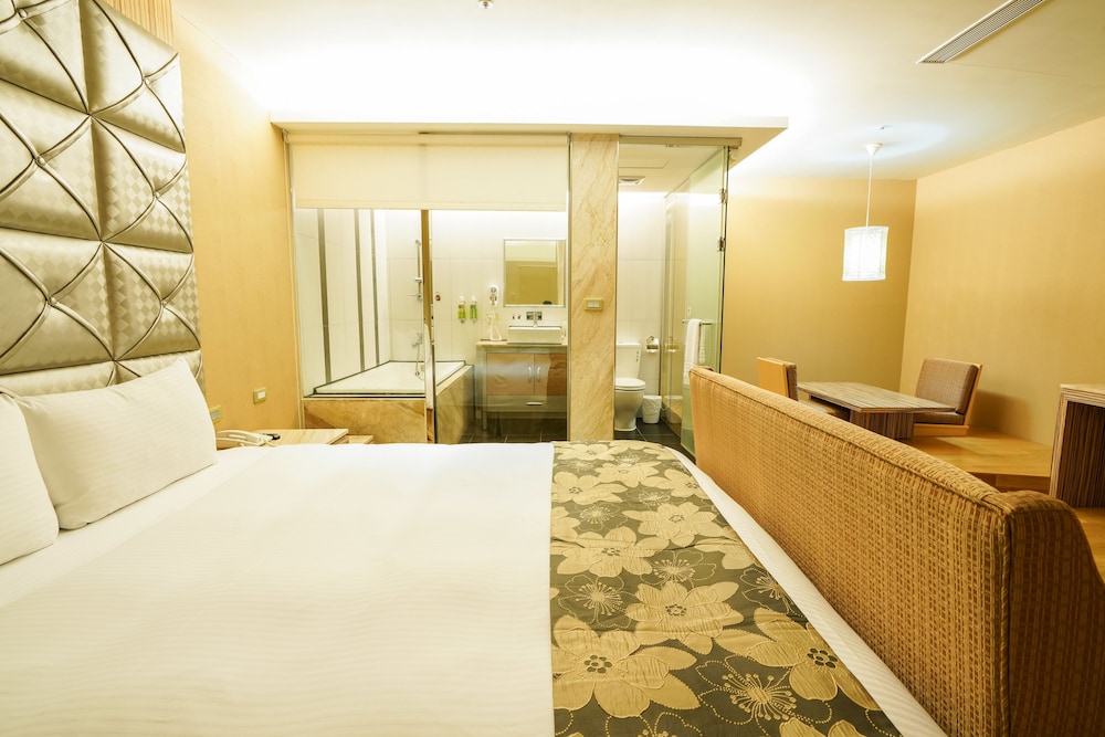 Eastern Sun Hotel 41/65