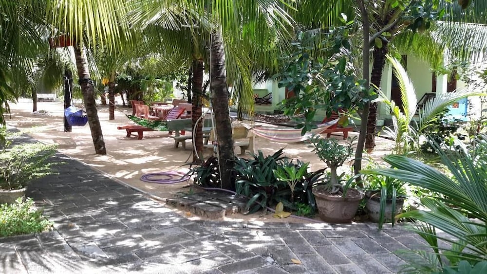 Cocosand Hotel 38/41