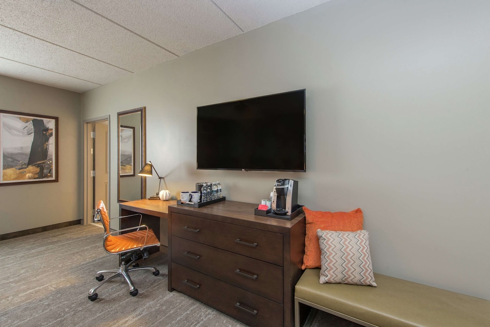 Hotel Saranac Curio Collection By Hilton 56/63