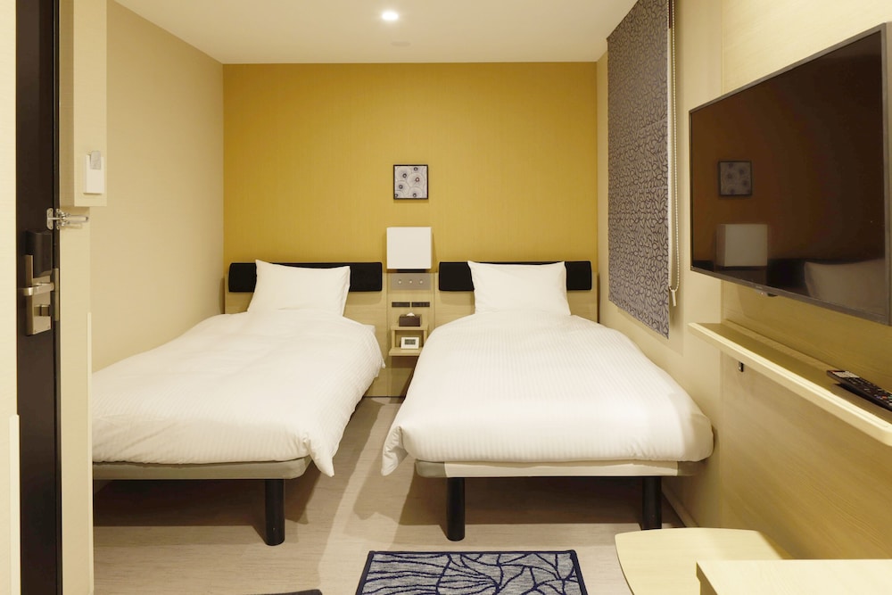غرفة متصلة بسرير مزدوج وسريرين منفصلين، Hotel Nihonbashi Saibo 2/5