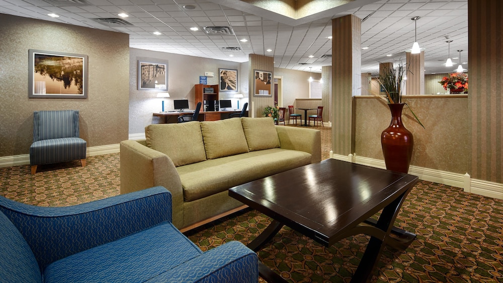 Best Western Plus Kalamazoo Suites 19/25