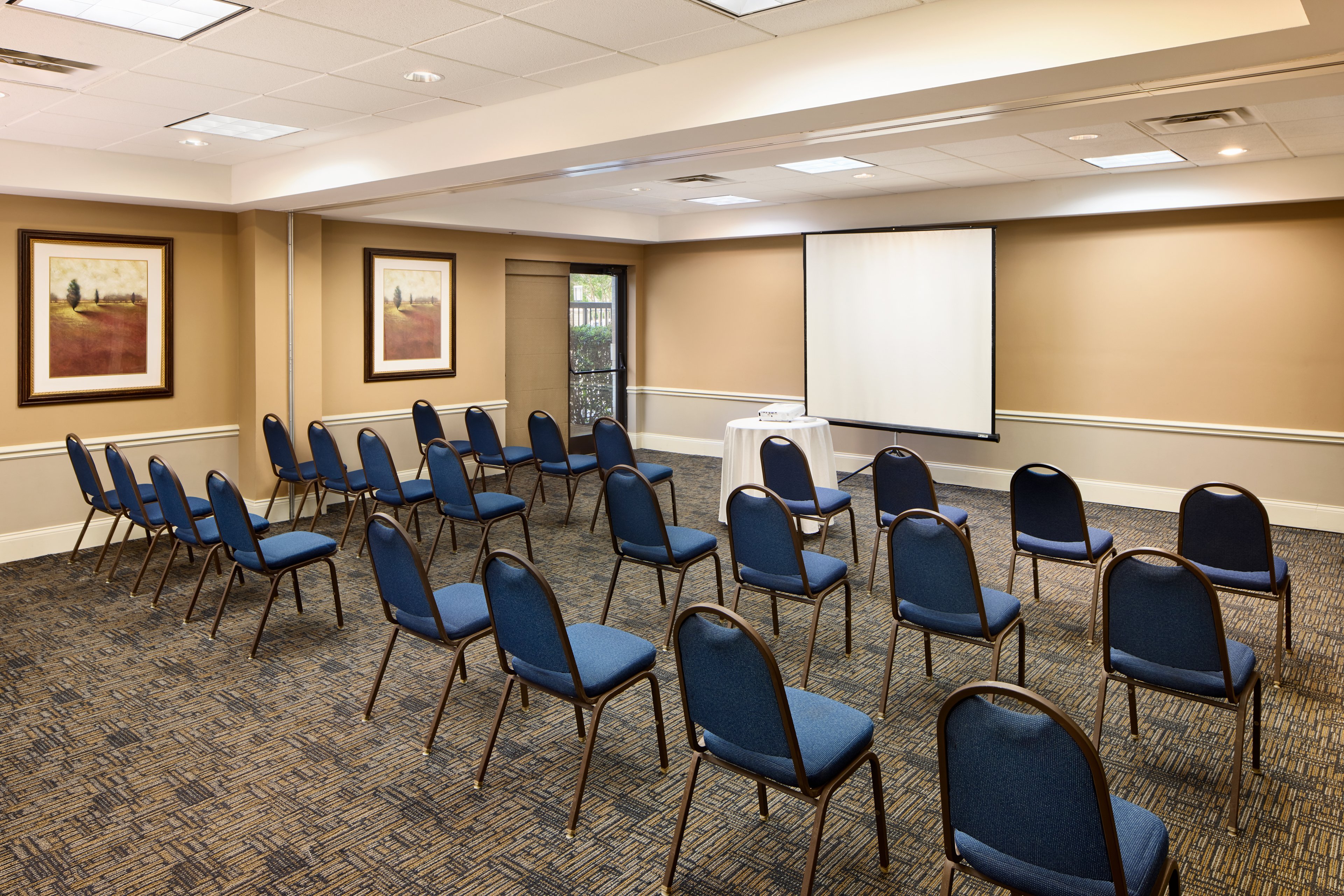Holiday Inn Express & Suites Alpharetta - Windward Parkway 25/33