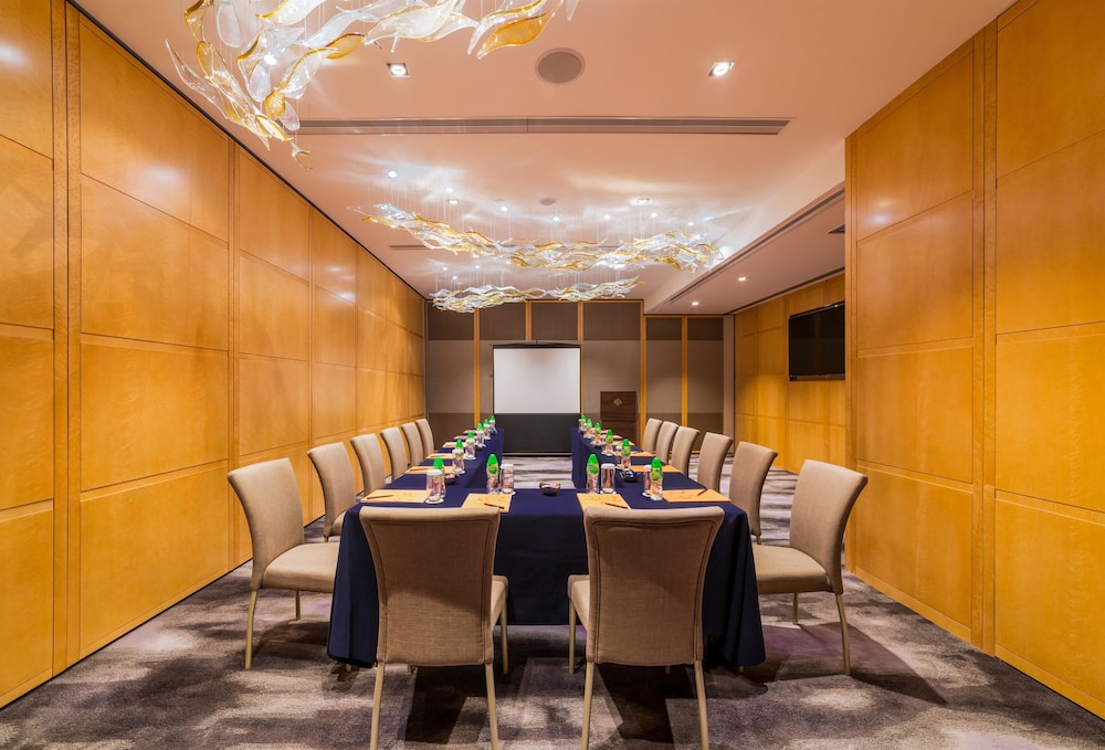 Kowloon Harbourfront Hotel 34/48
