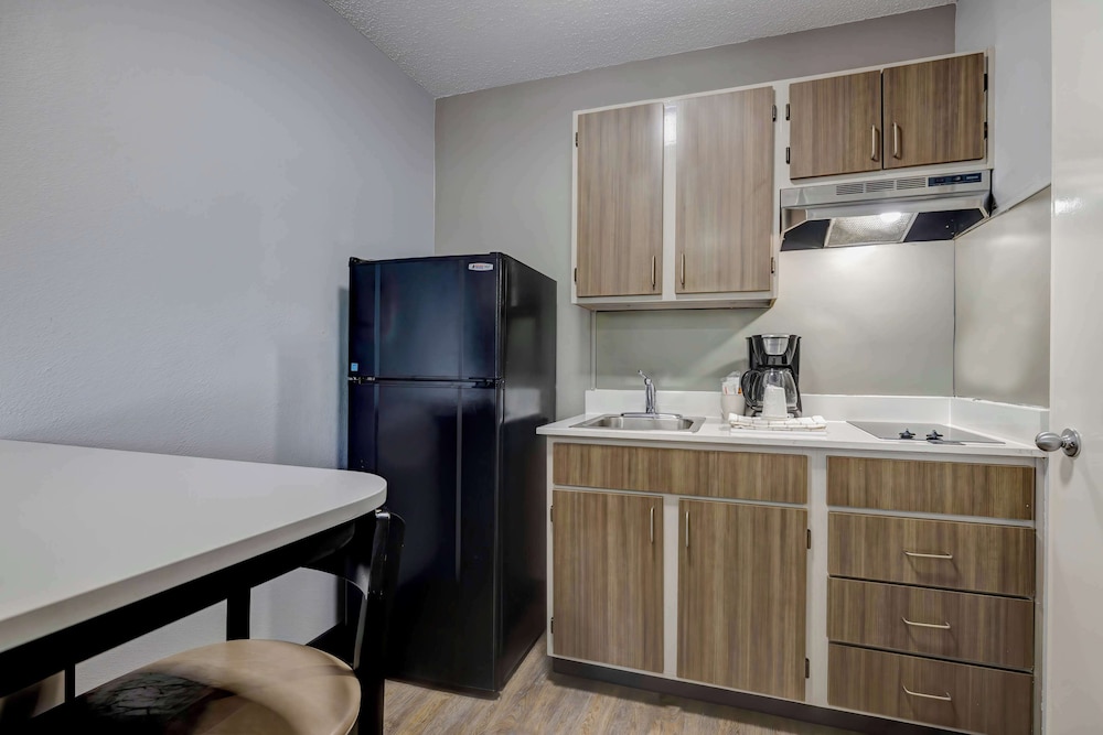 Studio6 Arlington, TX - South - Dallas 32/44