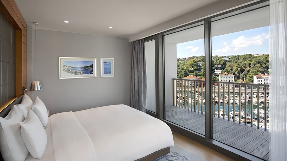 Signature Suite Marina View