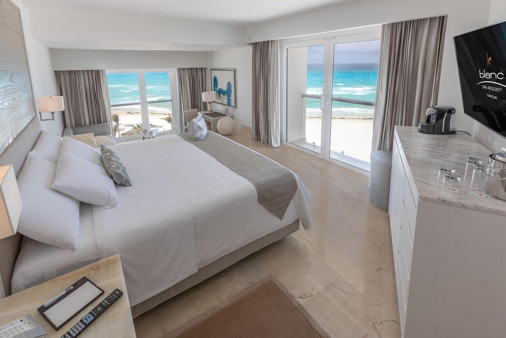 ROYAL, JUNIOR SUITE, KING BED, OCEAN VIEW