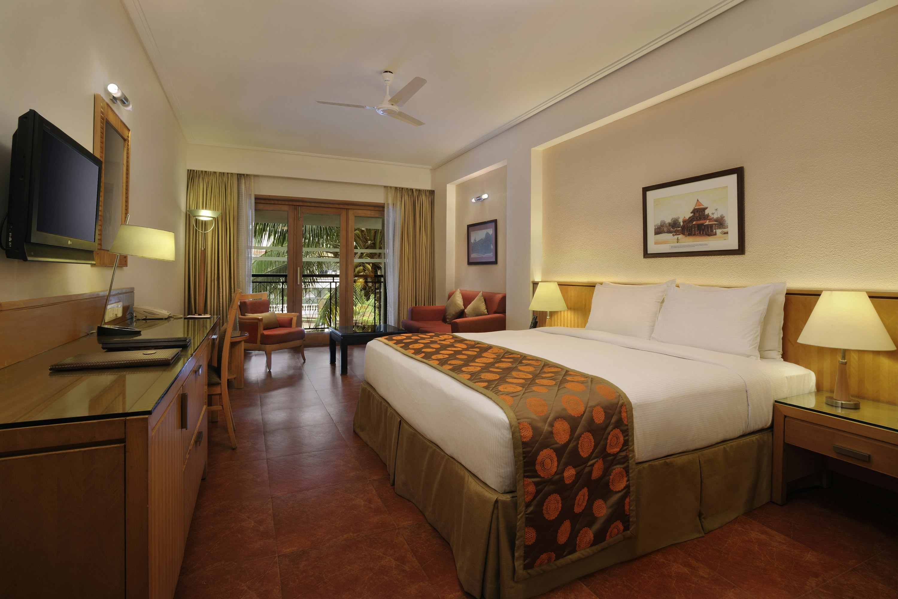 DELUXE, KING BED, POOL VIEW