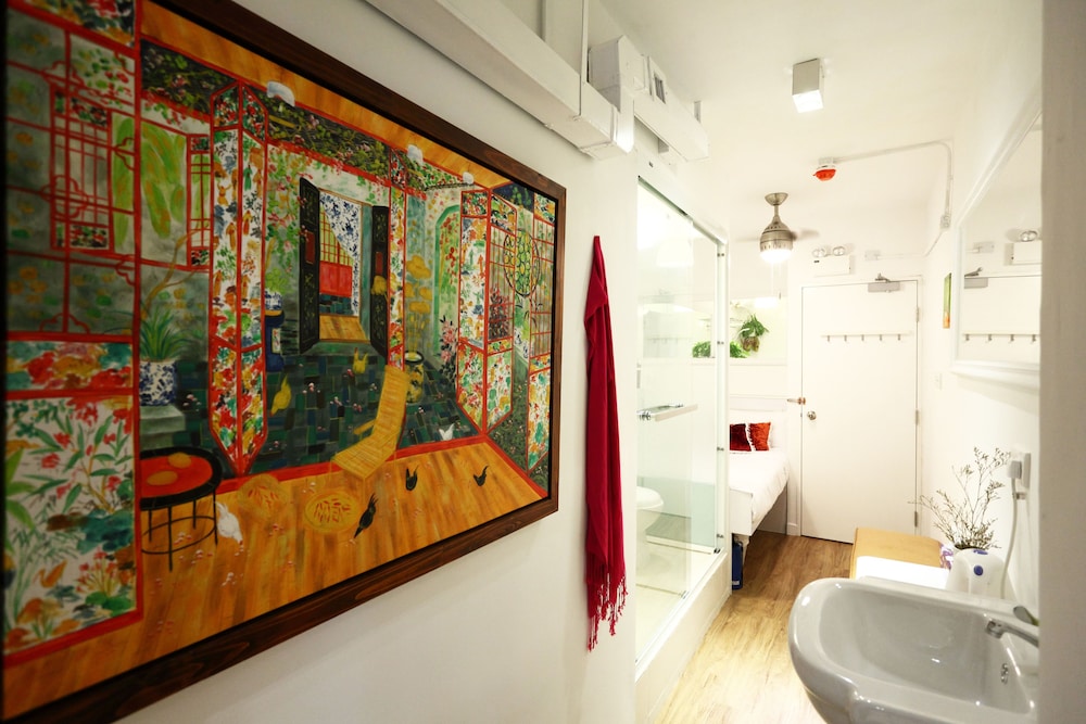 Apple Hotel 41/42