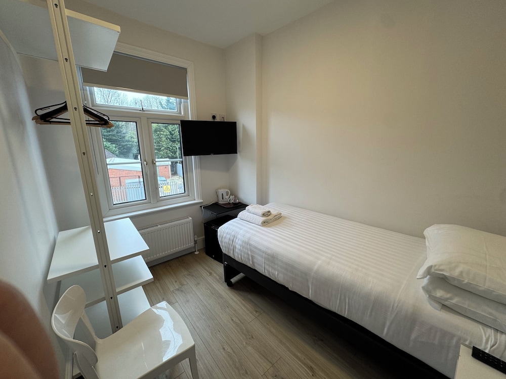 Brentwood Guest House Hotel 6/50