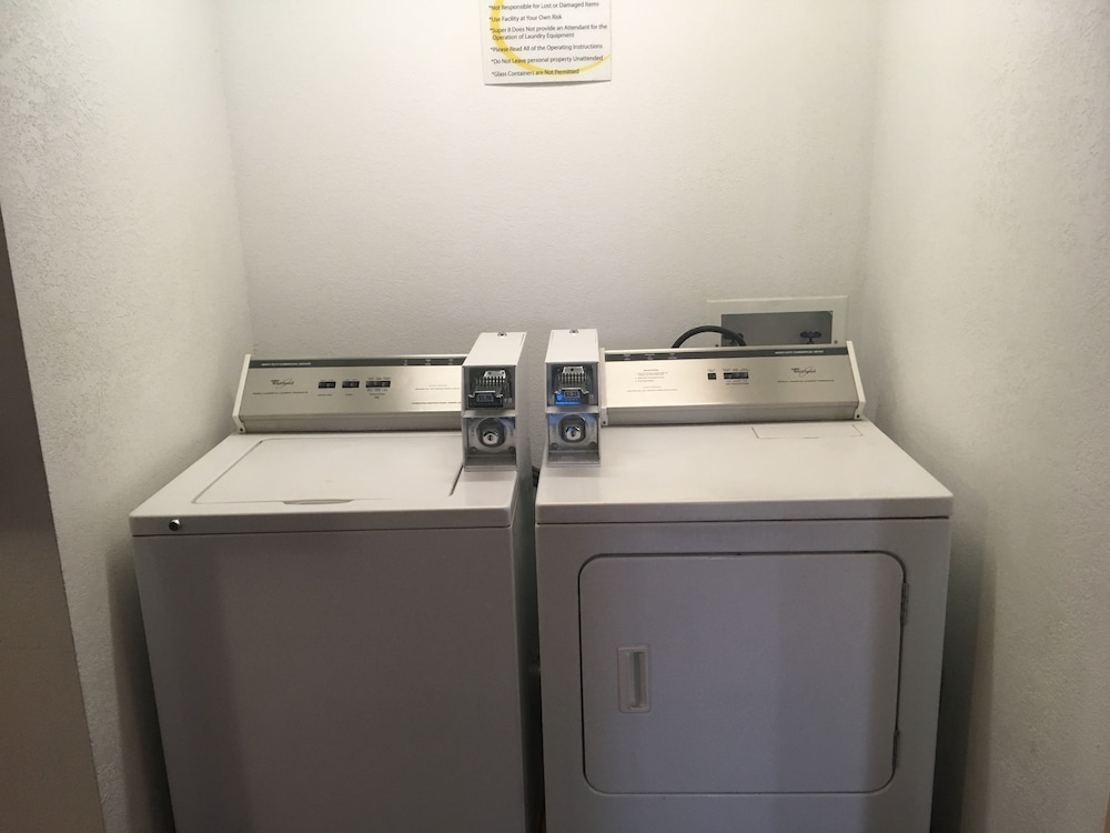 Super 8 By Wyndham Peoria 13/31