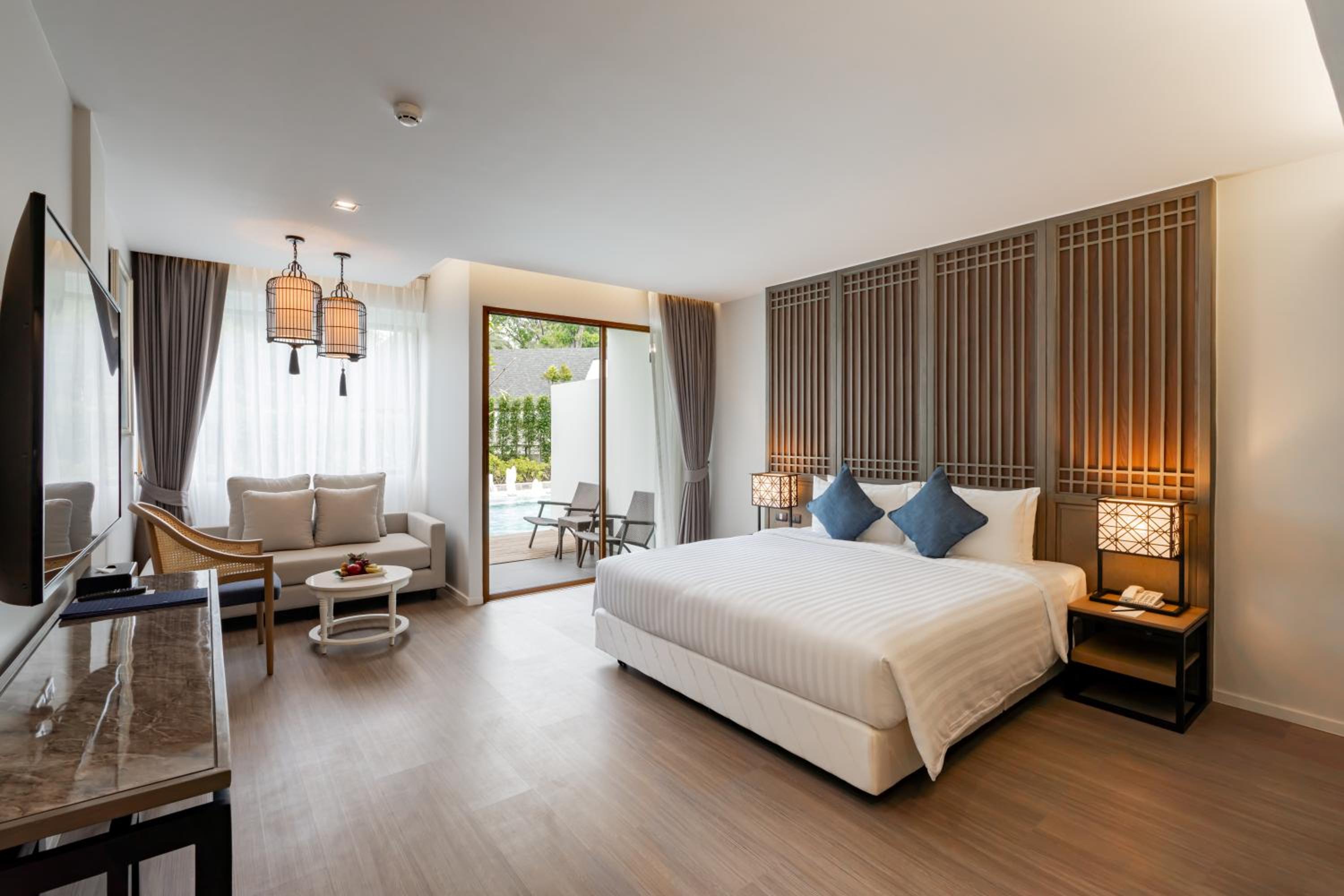 Deluxe, Double or Twin Bed, Pool Access