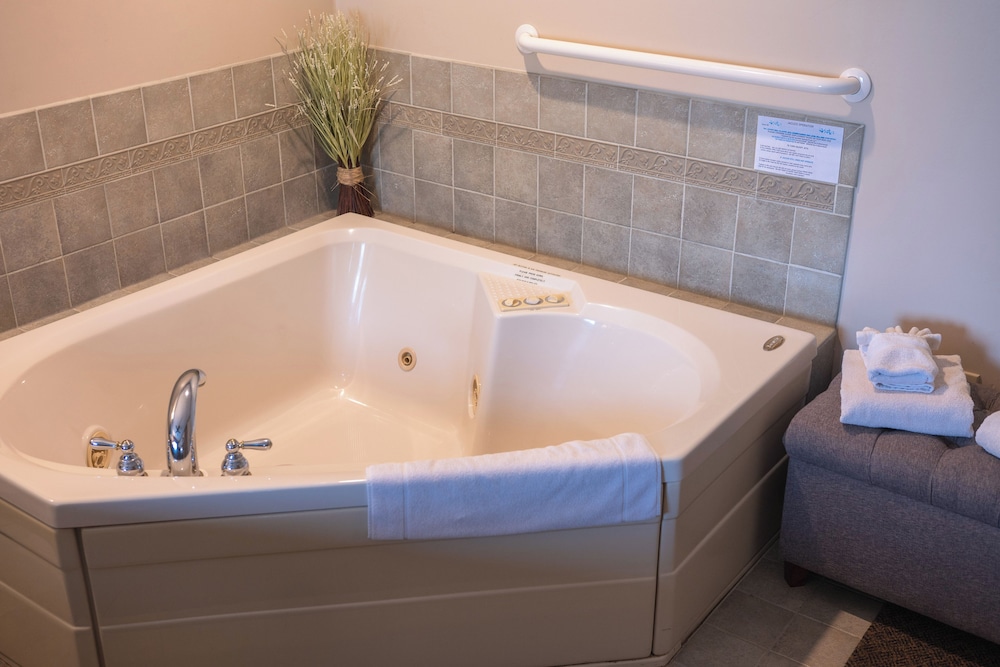 Hearthstone Inn & Suites 63/65
