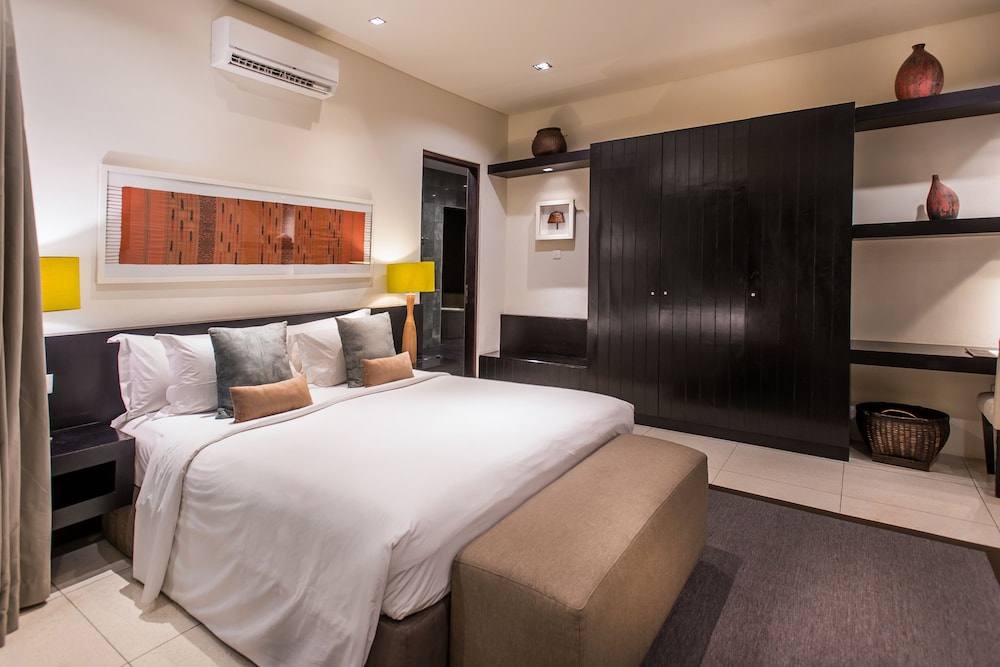 suite, private pool