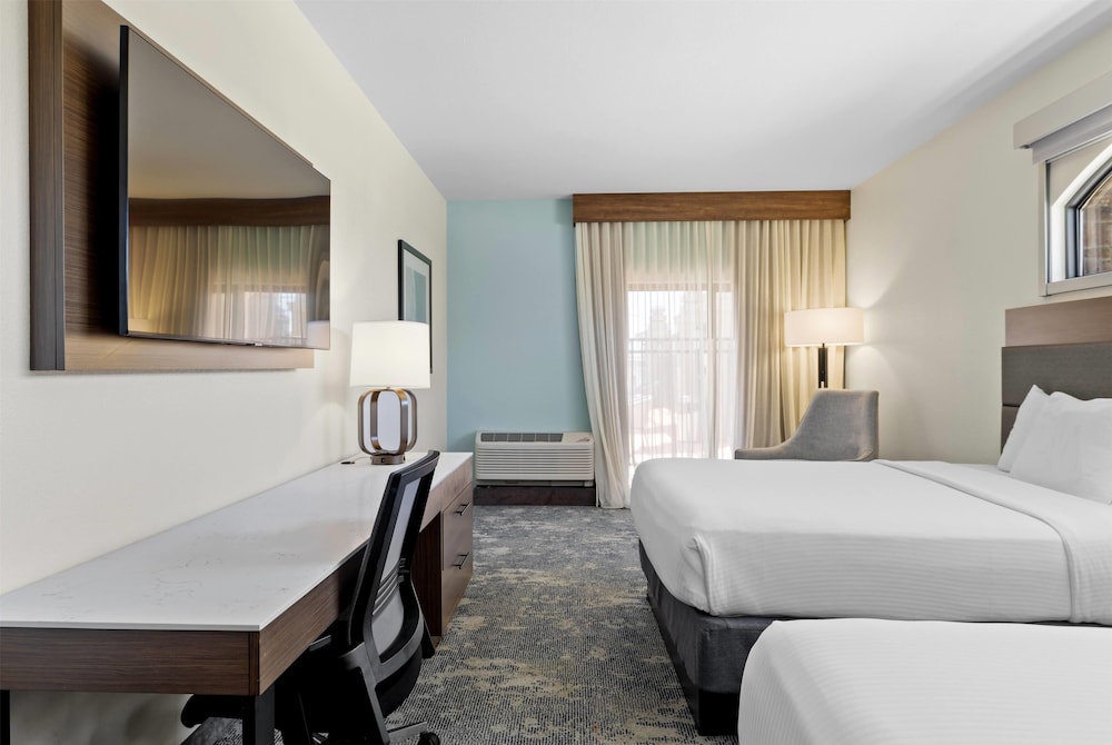 La Quinta Inn & Suites by Wyndham Santa Cruz 17/47