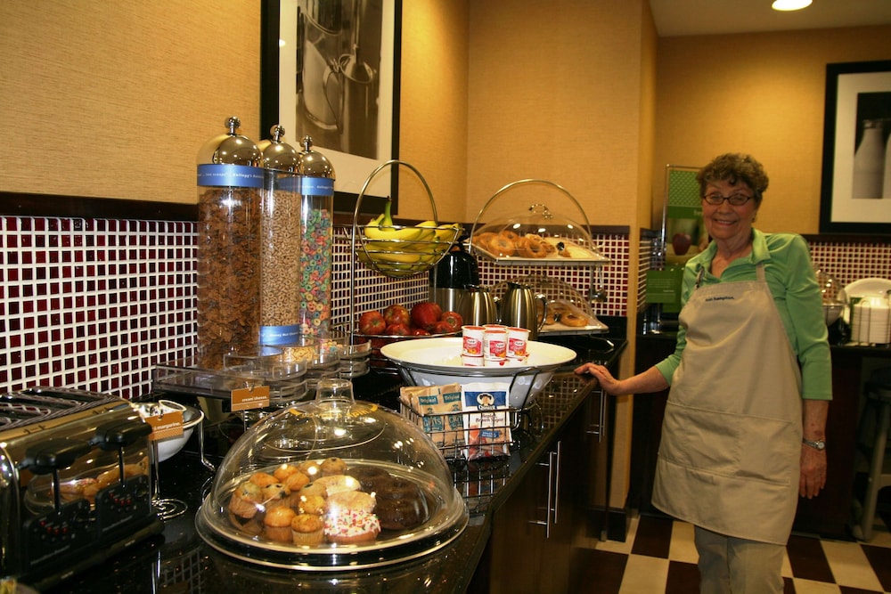 Hampton Inn & Suites Millington 48/59