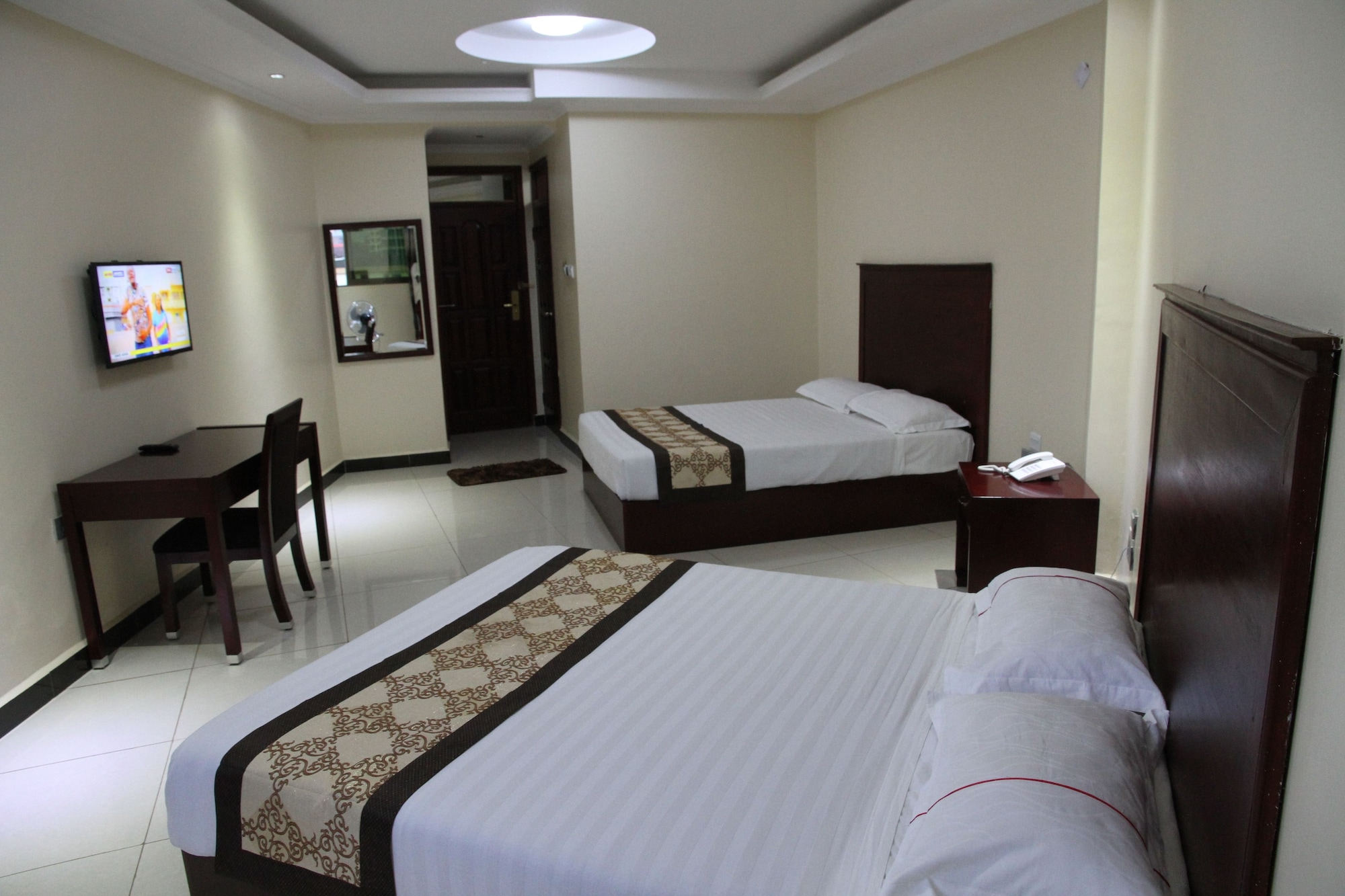 FAMILY, TWIN BEDS