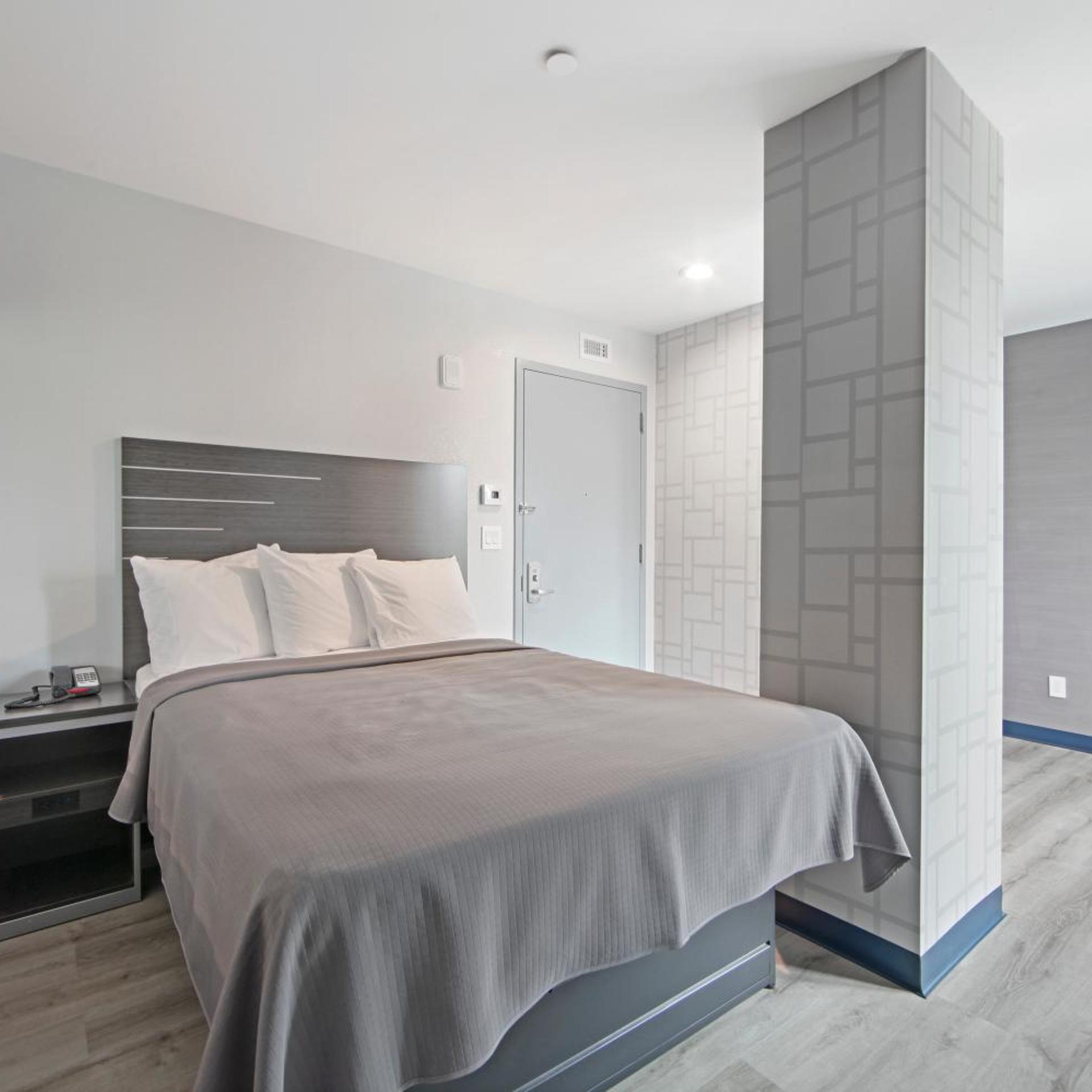 Hotel 365 Bronx 25/50