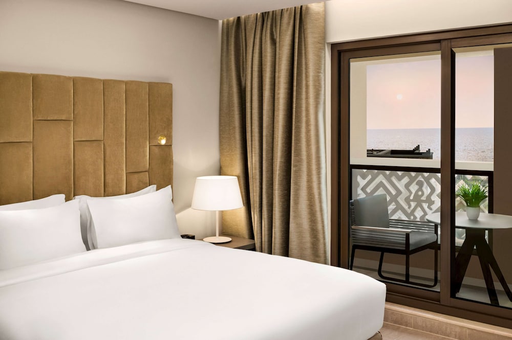 DELUXE, STUDIO, SUITE, KING BED, SKYLINE VIEW