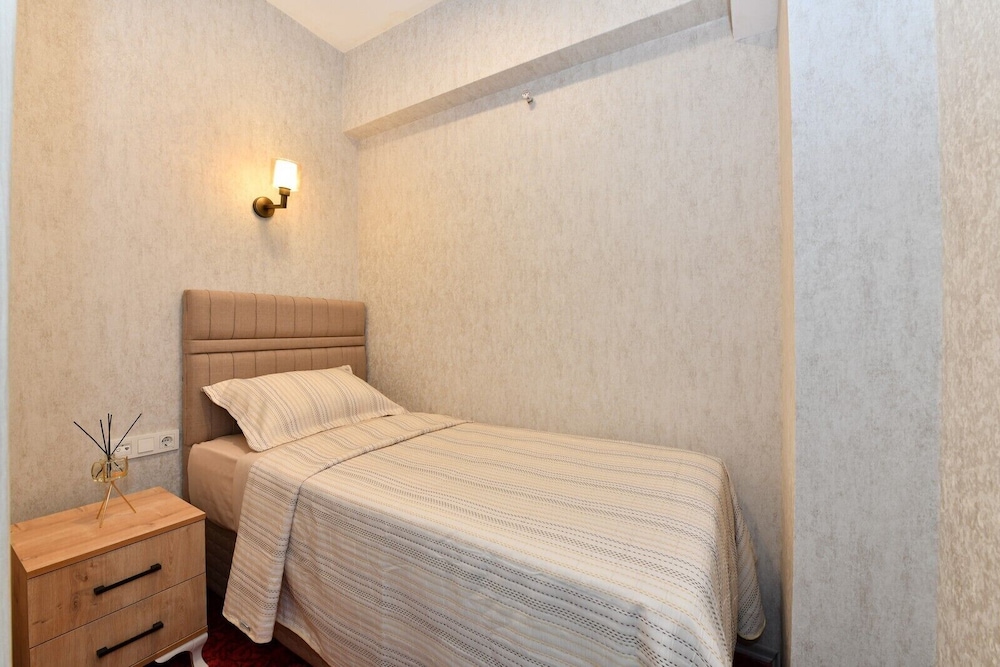 2 BEDROOMS, COMFORT, SUITE, KITCHEN