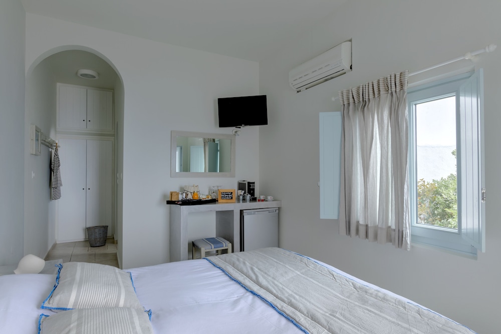 Blue Dolphins Apartments & Suites 11/49