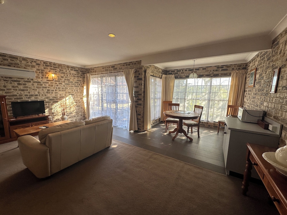 Sir Francis Drake Inn 50/69