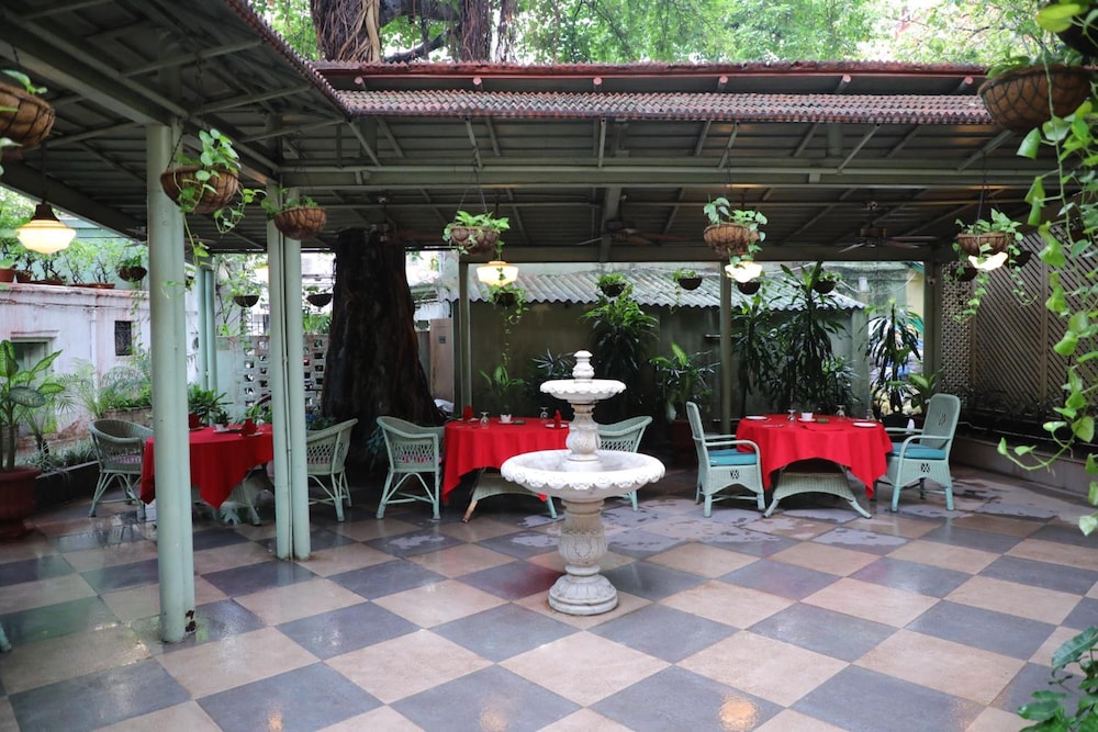 The Elgin Fairlawn Kolkata 12/60