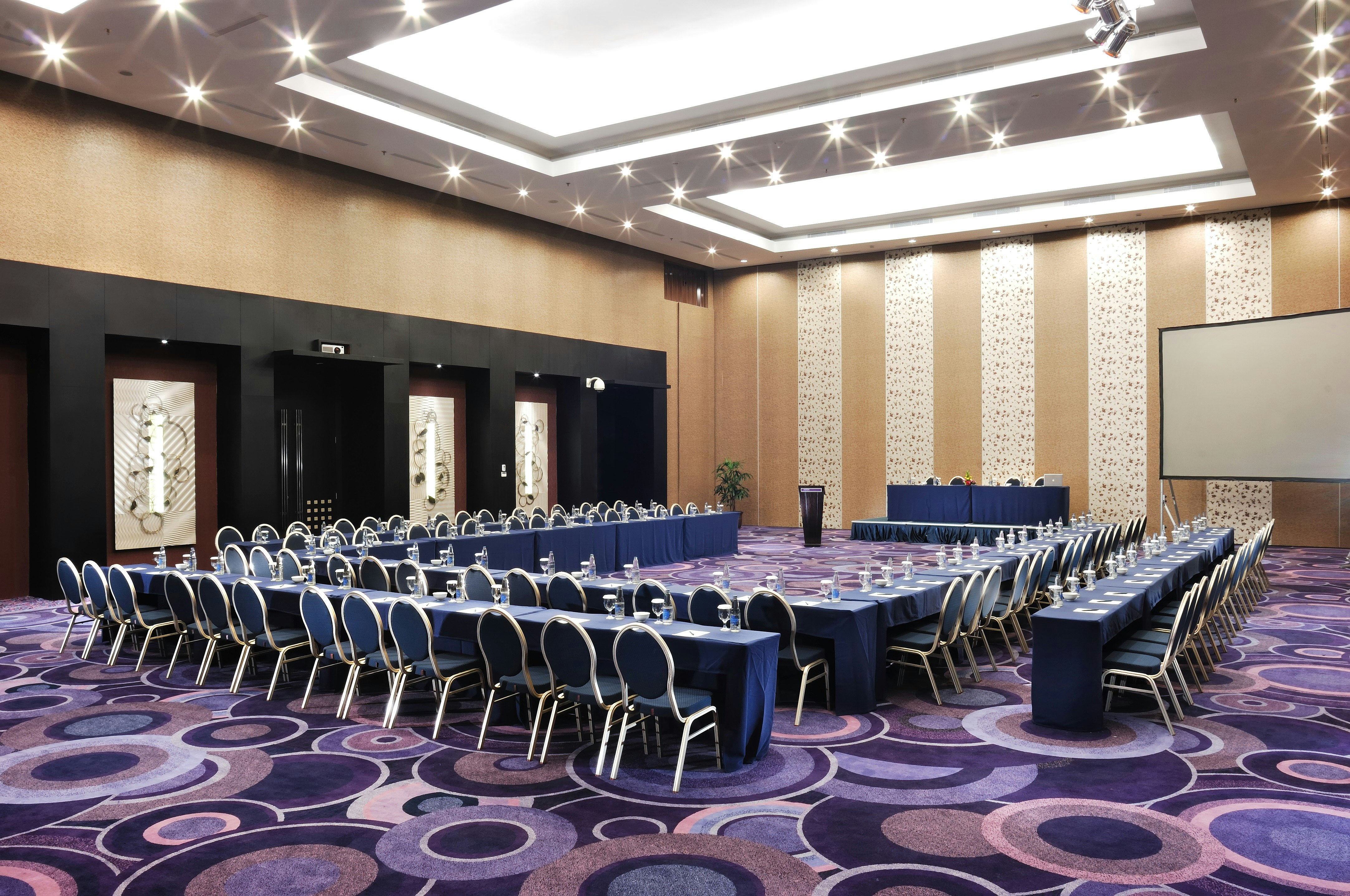 Holiday Inn Pasteur 47/50