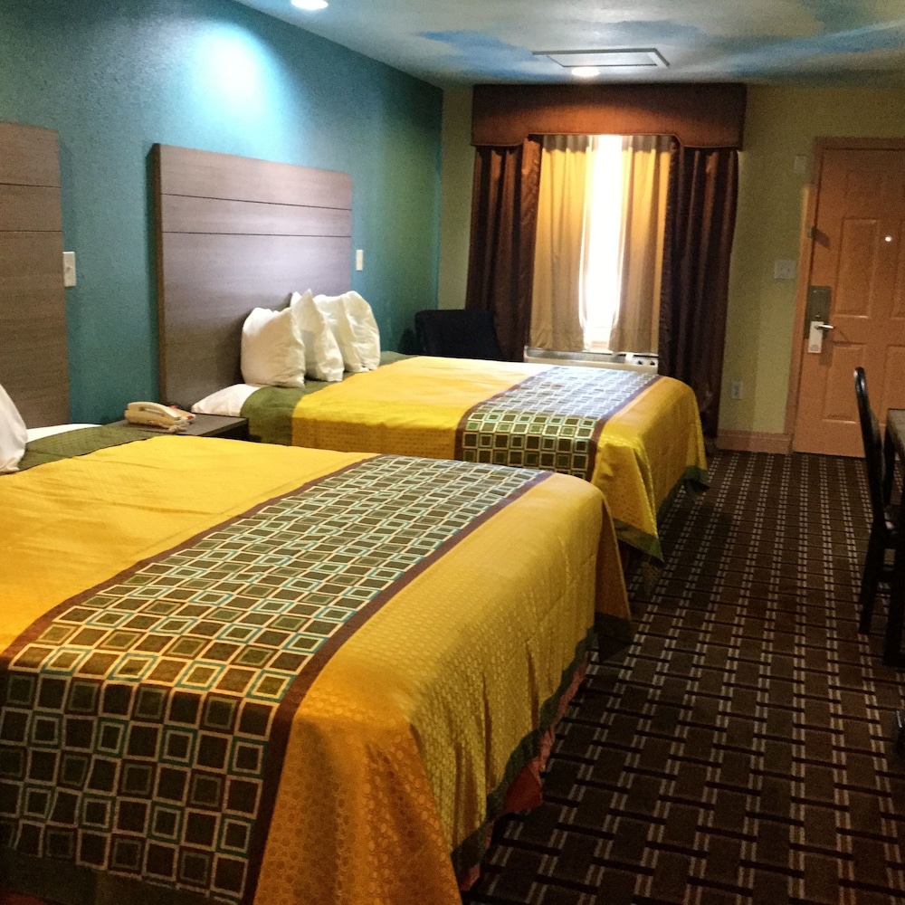 EXECUTIVE, 2 KING BEDS