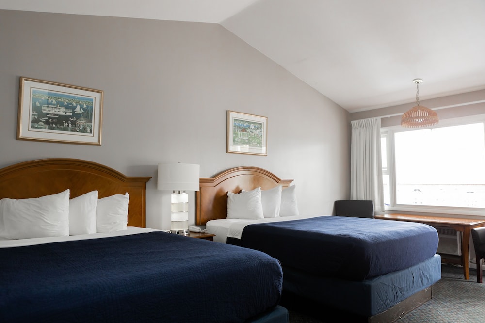 DELUXE, 2 QUEEN BEDS