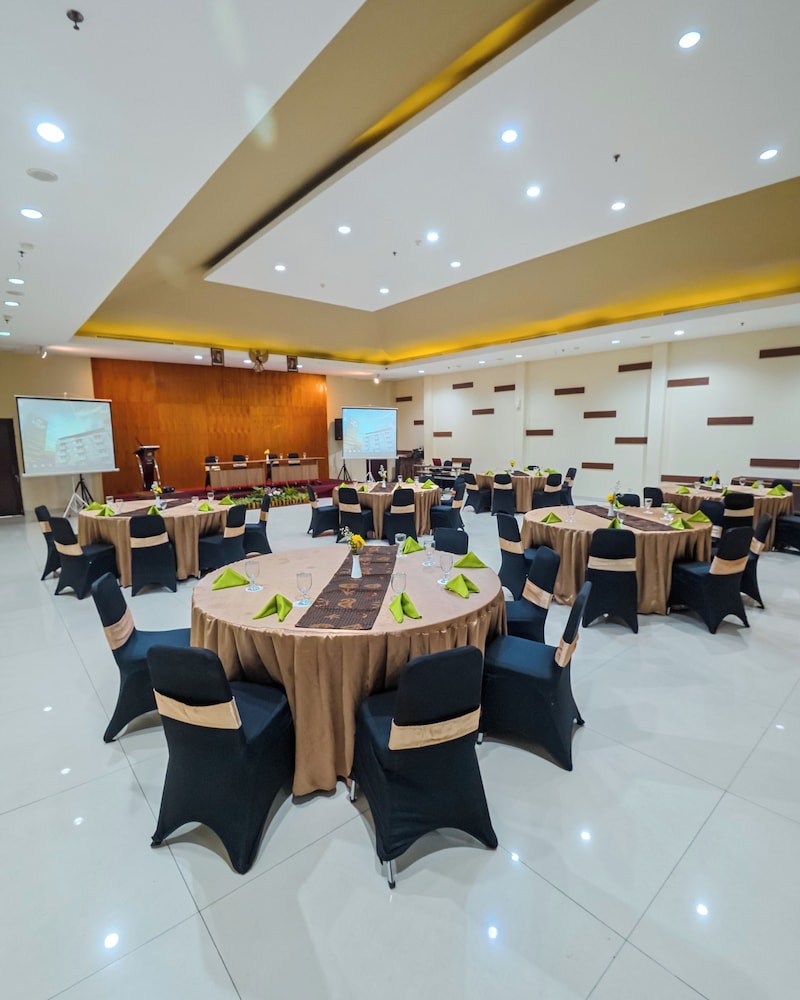 Loji Hotel Solo 59/64