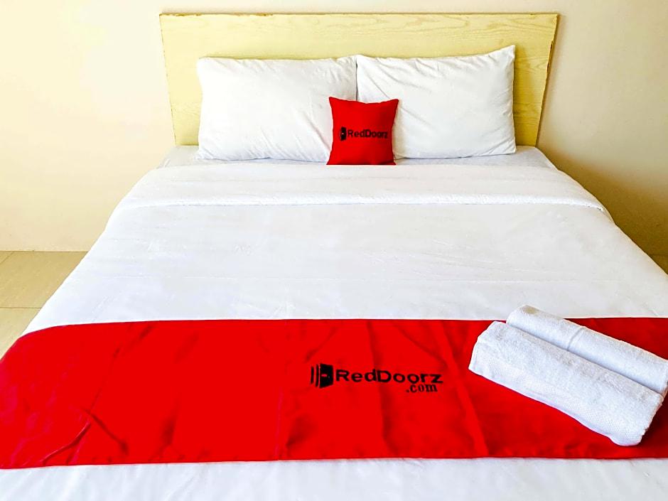 Reddoorz Plus Near Lippo Plaza Yogyakarta 9/22