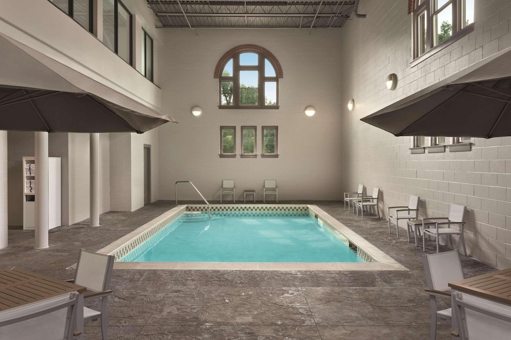 Country Inn & Suites by Radisson, St. Charles Historic District 13/31