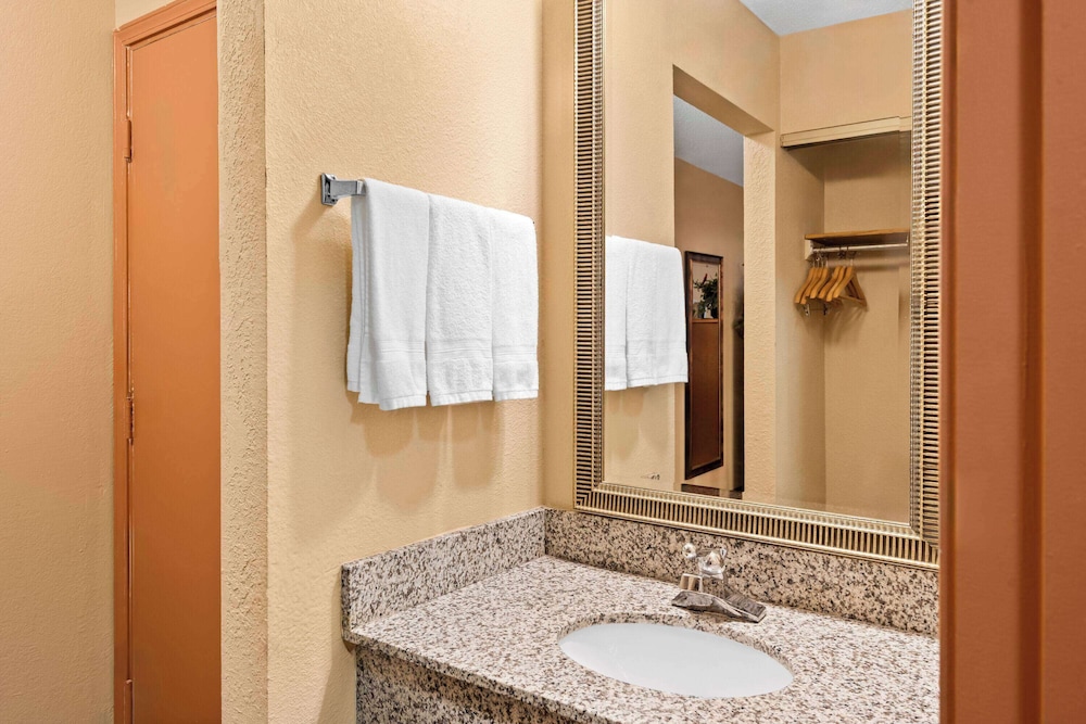 Baymont by Wyndham Lebanon IN 46/50