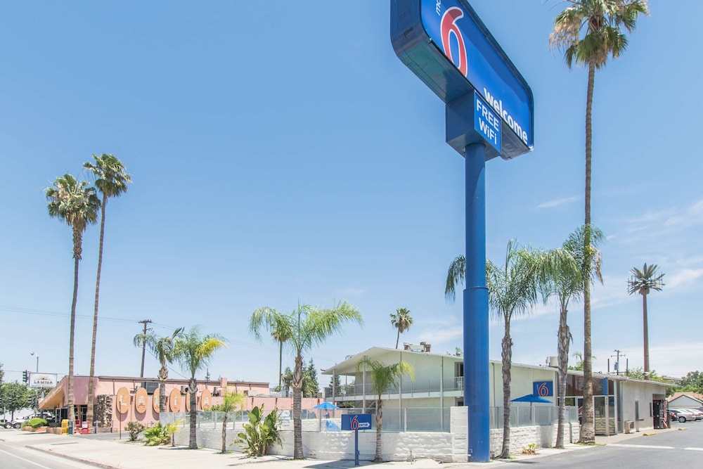 Motel6 Bakersfield, CA - Central 35/44