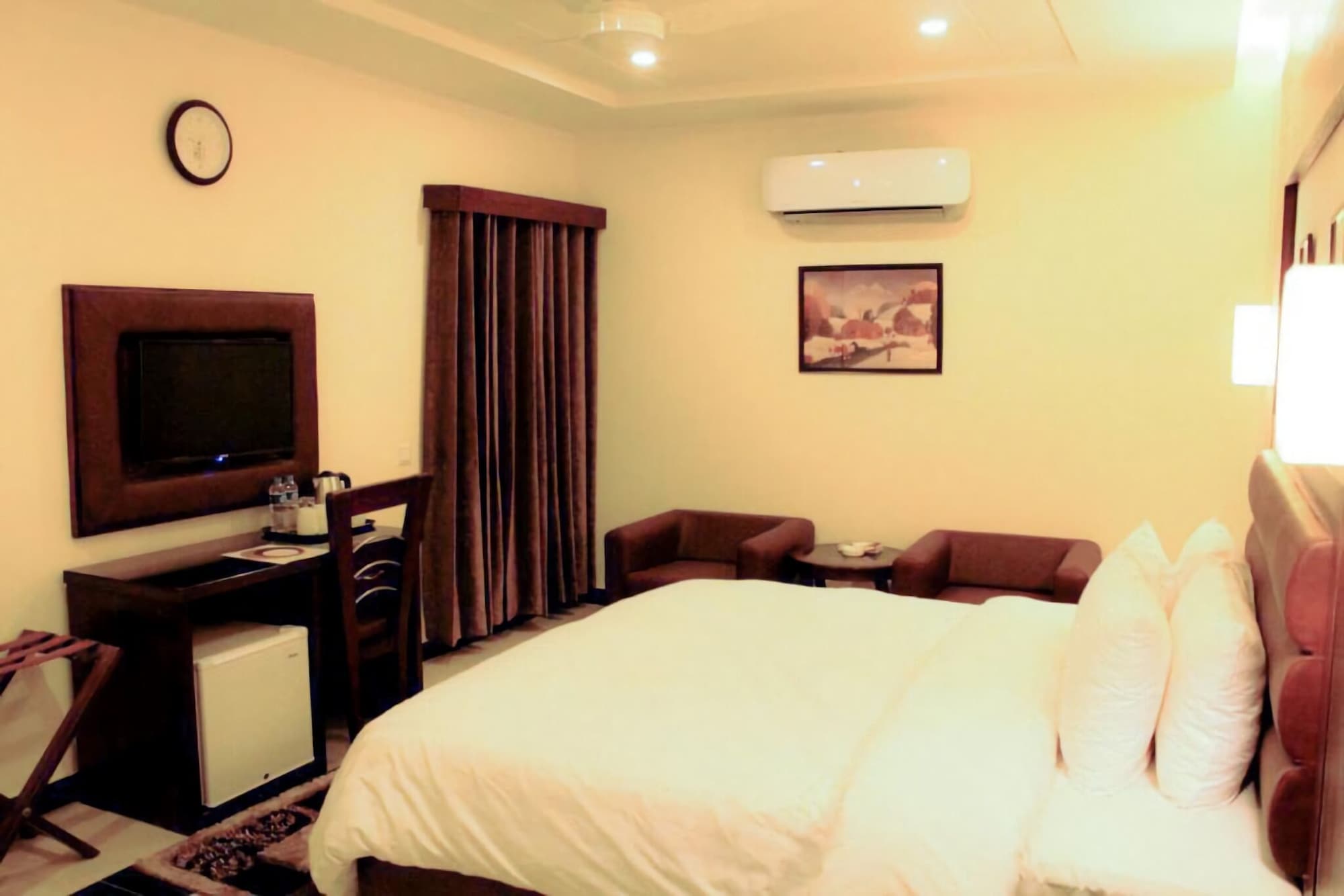 Room at Hotel One Dera Ghazi Khan, DERA GHAZI KHAN