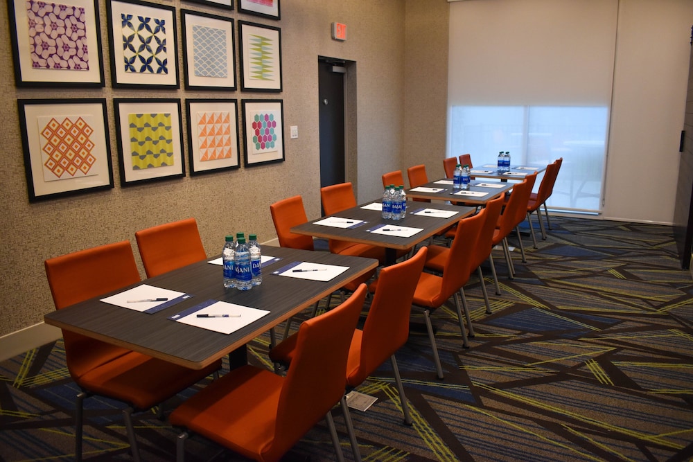 Holiday Inn Express Suites Sanford 45/54