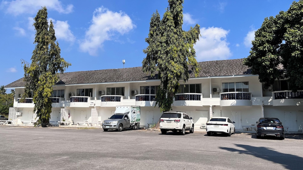 Bang Saphan Resort Hotel 41/50