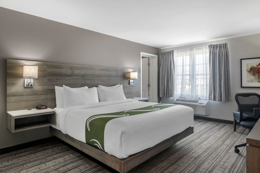 Amsterdam Inn & Suites, an Ascend Collection Hotel 8/28