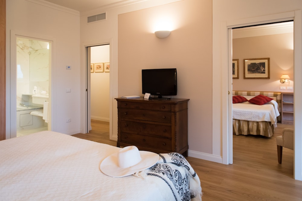 2 Bedrooms, Family Suite, Plus, 2 Double and Twin Beds