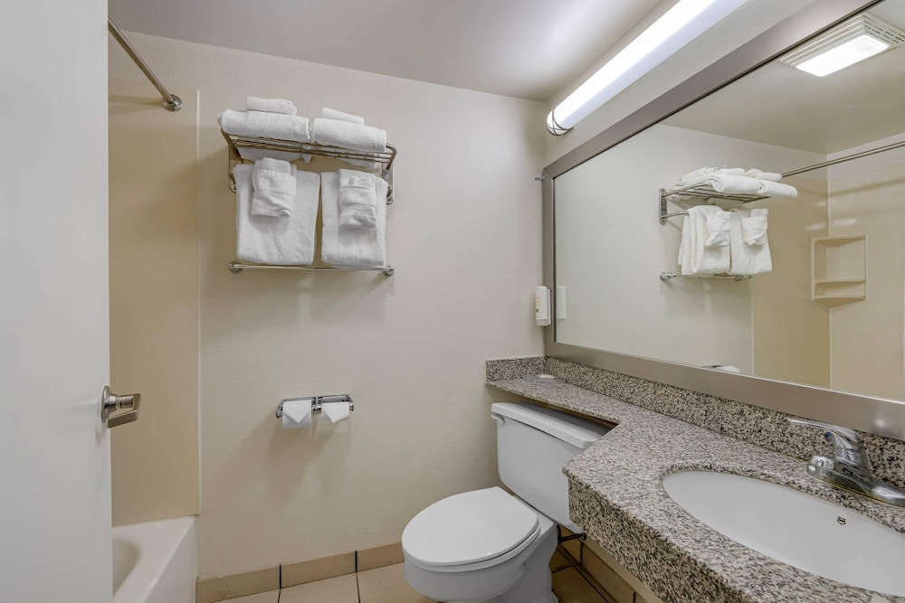 Quality Inn Enola - Harrisburg 55/60