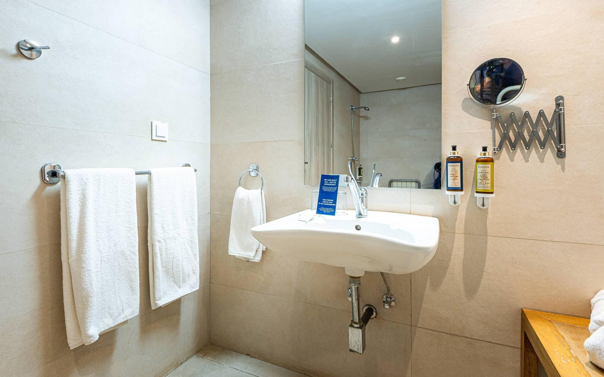 غرفة بسرير مزدوج بإطلالة على المسبح لذوي الإعاقة، Medina Gardens - Adult only 4/5